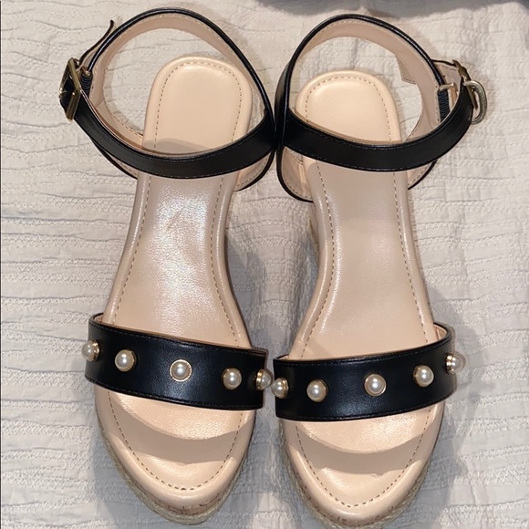 Stylish Wedges - Picture 3 of 4